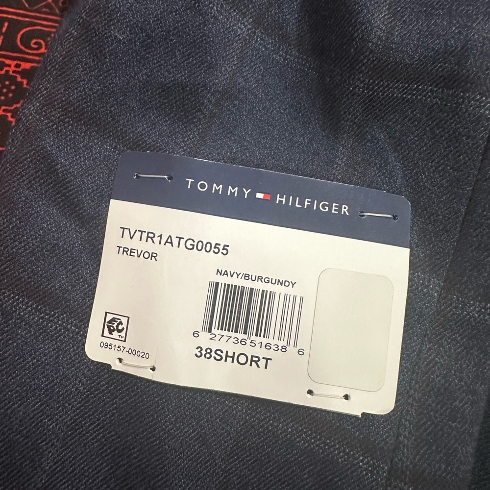 NWT Tommy Hilfiger TREVOR The Flex suit jacket
Size 38S
B321 - Picture 9 of 9